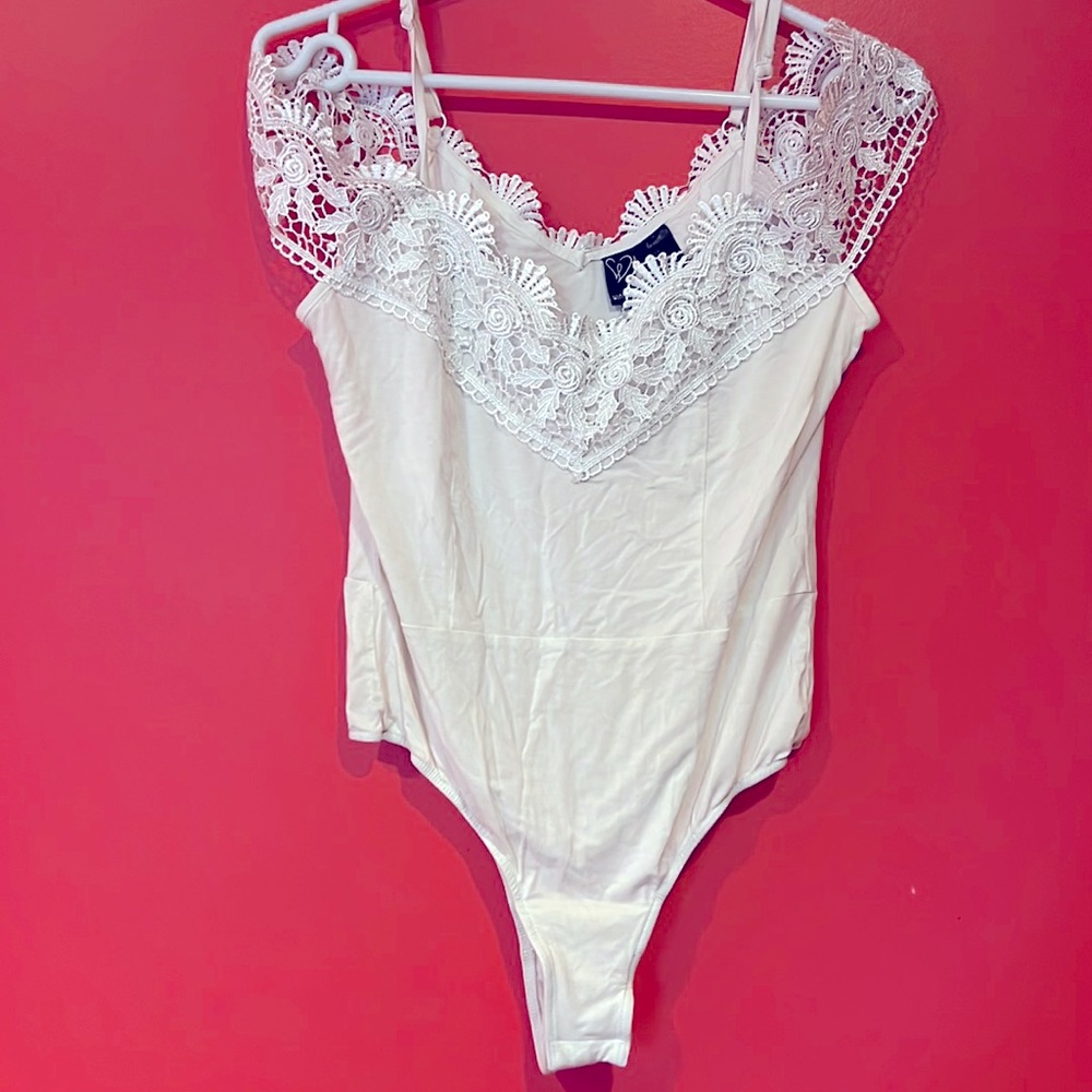 Windsor off shoulder lace bodycon, Size: M, Color:  White